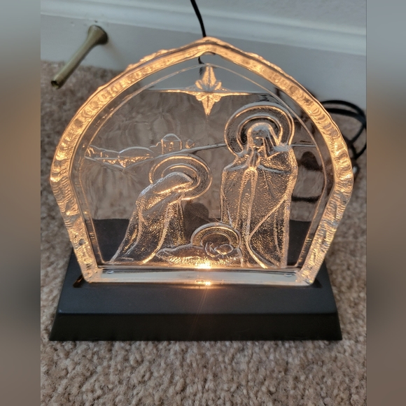 Avon Holy Night Reflections Nativity - Picture 3 of 8